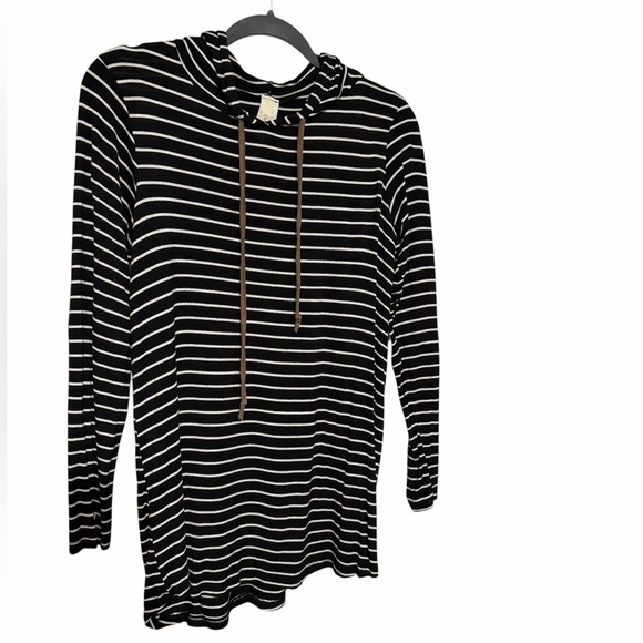 Lillypad Tops - Lillypad Black and White Striped Pullover with hoodie Size Medium